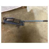 Hydraulic floor jack