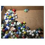 Vintage marbles incl 4 vaseline swirl glass &