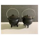 Vintage cast iron salt & pepper shaker kettles-5"