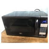 2017 Oster microwave 1100 watts missing plate