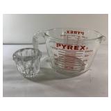 Pyrex 1 liter measuring cup and toothpick holder