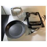 Bella Covina griddle, hand mixer, 11-1/2" wide