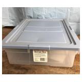 Rubbermaid storage box 23 x 16 x 6