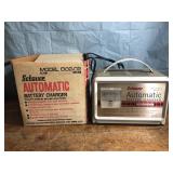 Schauer Automatic battery charger solid state
