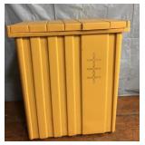 Vintage hamper plastic