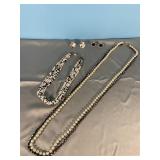 Vintage necklace & clip on earrings