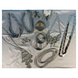 Vintage necklace & clip on earrings