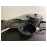 10" skillet and two sauce pans with 1lid