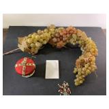 Vitnage items-plastic grapes and more