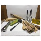 Nice lot of various kitchen items