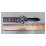 Neat knife