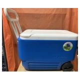 Igloo rolling cooler