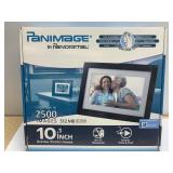 Digital photo frame-Turns on when plugged in