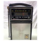 Vintage Solid State AM FM radio-not tested