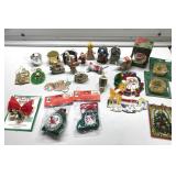 Lot of vintage Christmas decor Lot of vintage Christmas decor