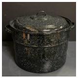 Vintage enamelware pot Vintage enamelware pot