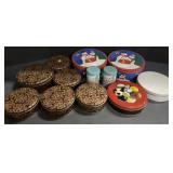 Lot of empty tins and salt & pepper set Lot of empty tins and salt & pepper set