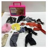 Vintage Barbie clothes & Case - 2.5 x 5 x 8
