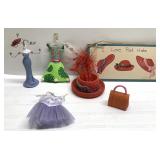 Pretty decor incl Red Hat Society
