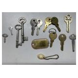 Vintage & antique keys & keychain