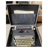 Signature 440T Typewriter Signature 440T Typewriter