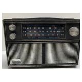 Vintage Solid State Soundwave radio-not tested Vintage Solid State Soundwave radio-not tested