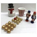 Christmas-salt & pepper snowman, nutcrackers more Christmas-salt & pepper snowman, nutcrackers more