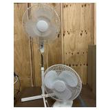 2 fans-Turns on when plugged in 2 fans-Turns on when plugged in