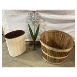Garden flower, fruit basket, metal trash can Garden flower, fruit basket, metal trash can