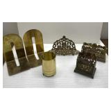 NEAT lot of vintage brass pieces