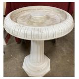 Plastic birdbath Plastic birdbath