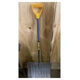 True Temper snow shovel True Temper snow shovel