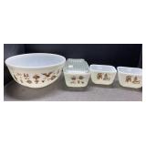 Pyrex early Americana pieces Pyrex early Americana pieces