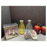 Salt and pepper set, decorative items