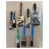 8 paint brushes. Most unused.