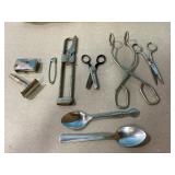 Vintage Meehan Germany razor with case, scissors,