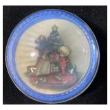 Antique 3-D Paper weight, 3' wide and 1.5' tall Antique 3-D Paper weight, 3' wide and 1.5' tall