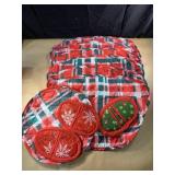 6 placemats and 3 potholders