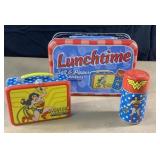 Metal lunchbox with Wonder Woman Salt & pepper