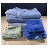 Three heavy bath towels and 8  wash cloths