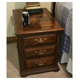 Hammary Dark Finish Oak 3-Drawer Night StandW18