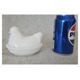 White Glass Hen on Nest (4.5 inch)