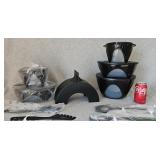 NEW Tupperware Outdoor Serving Set Black and Lid