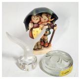 Lot - Paperweights & Goebel Hummel Figurine - 'Un