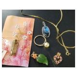 Lot with jewelry including real jade pendant, and