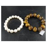 2 Stretch bracelets: tiger eye agate and freshwate