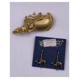Lot with a fabulous brooch depicting Noah