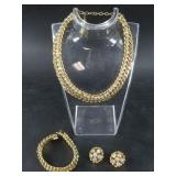 Carnagie fashion jewelry vintage set: earrings, ne