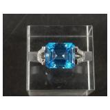 14kt White gold and topaz ring, size 7 1/4, total