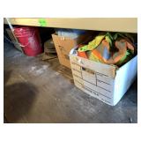 Mixed lot with: sandpaper, an electric Skil saw in